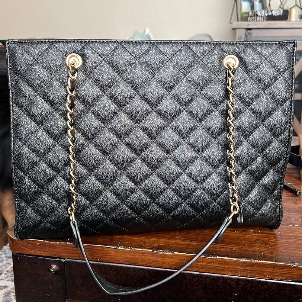 Designer inspired quilted tote with lots of storage!